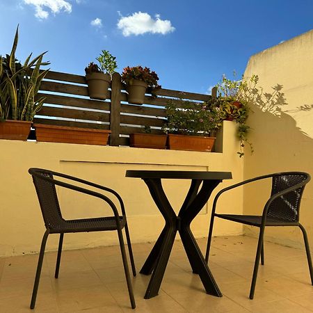 Private One Bedroom Apartment Close To Airport In Luqa Exterior photo