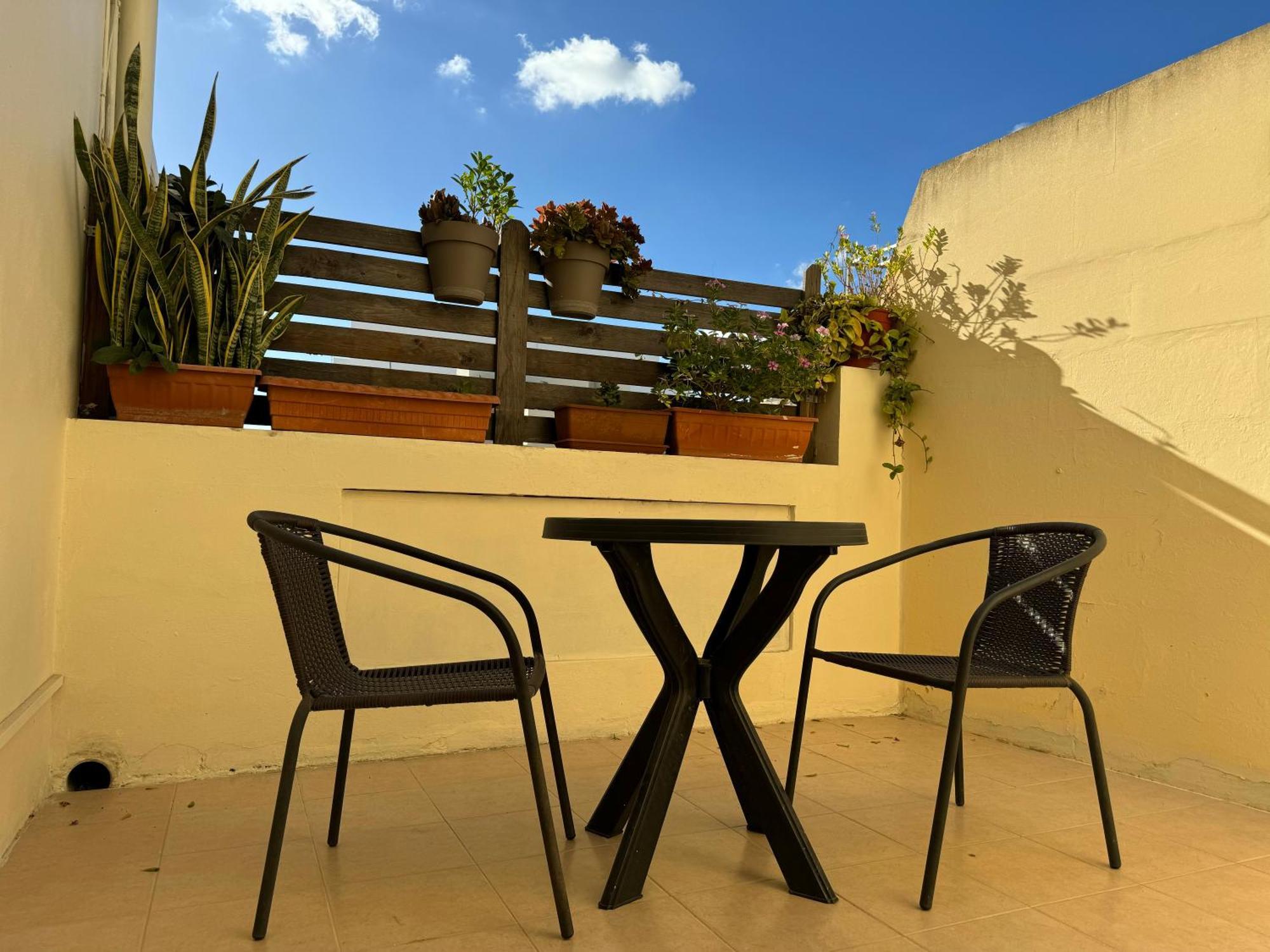 Private One Bedroom Apartment Close To Airport In Luqa Exterior photo