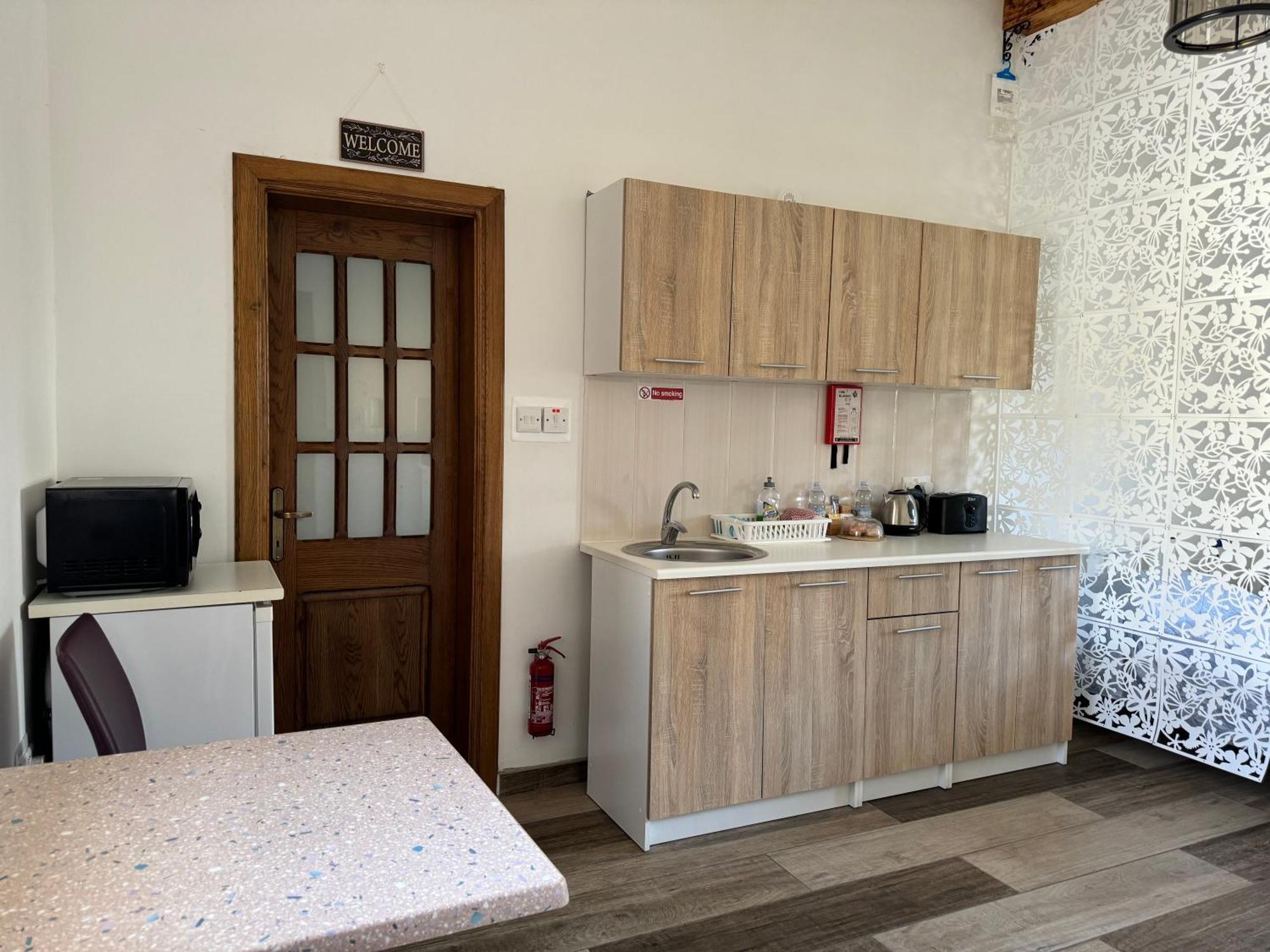 Private One Bedroom Apartment Close To Airport In Luqa Exterior photo