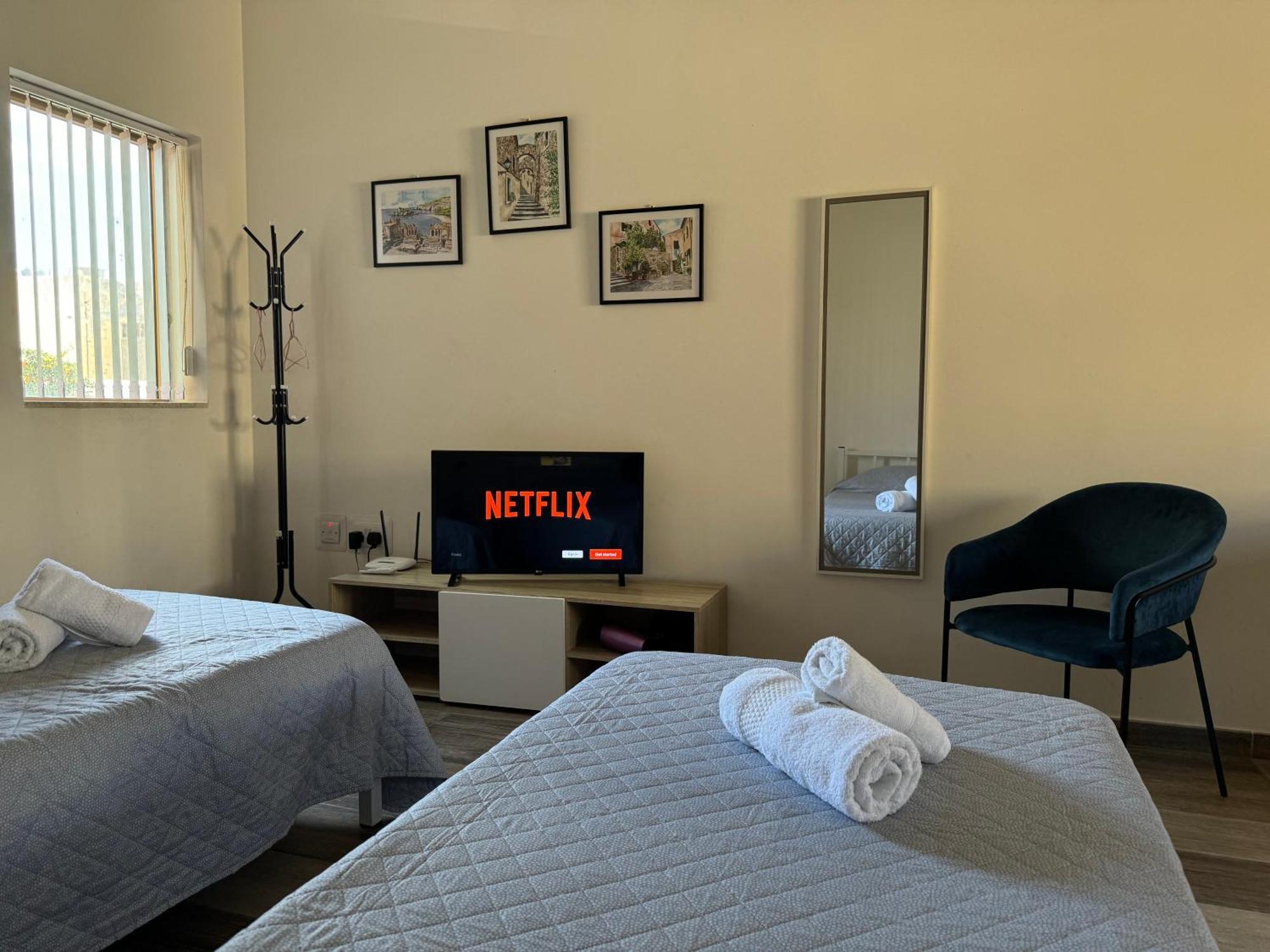 Private One Bedroom Apartment Close To Airport In Luqa Exterior photo